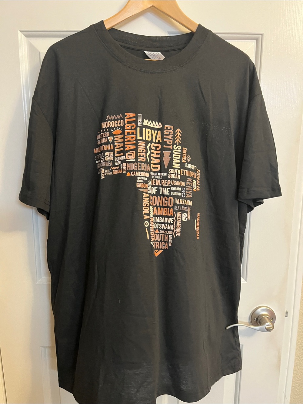 Black Men's Graphic T-Shirt with Orange Africa Map